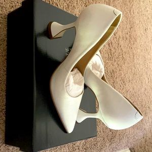 Saks fifth avenue white leather martini 🍸 heel